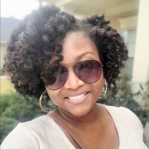 Meet your Posher, Ebony